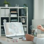 Siedzący tryb życia a ból pleców – jak ograniczyć negatywne skutki?